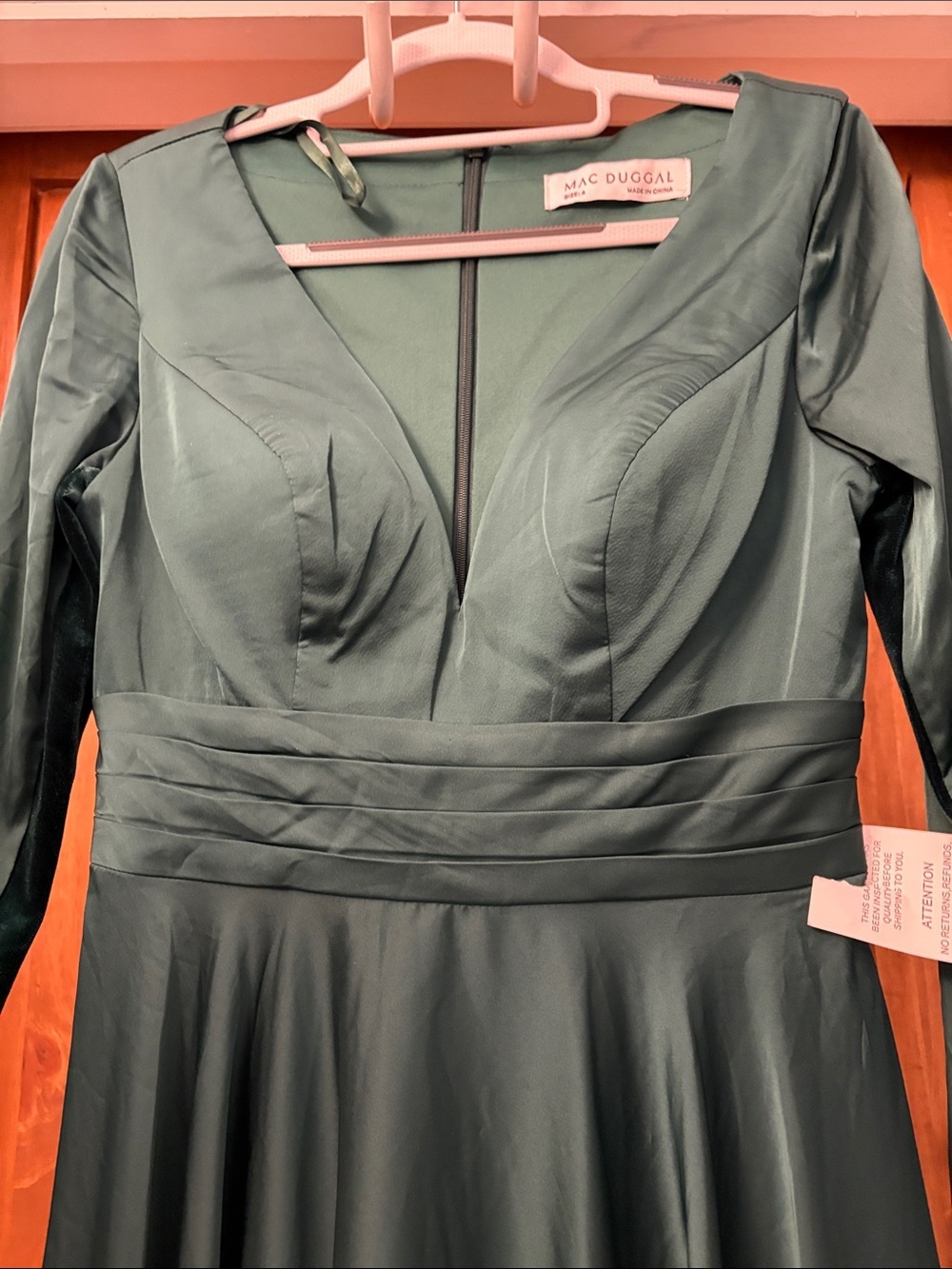 Mac Douggal Long Sleeve V-neck Knee Length Gown Emerald Green Size 4 Style 67527 - Picture 2 of 11